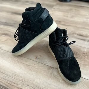 Adidas tubular invader